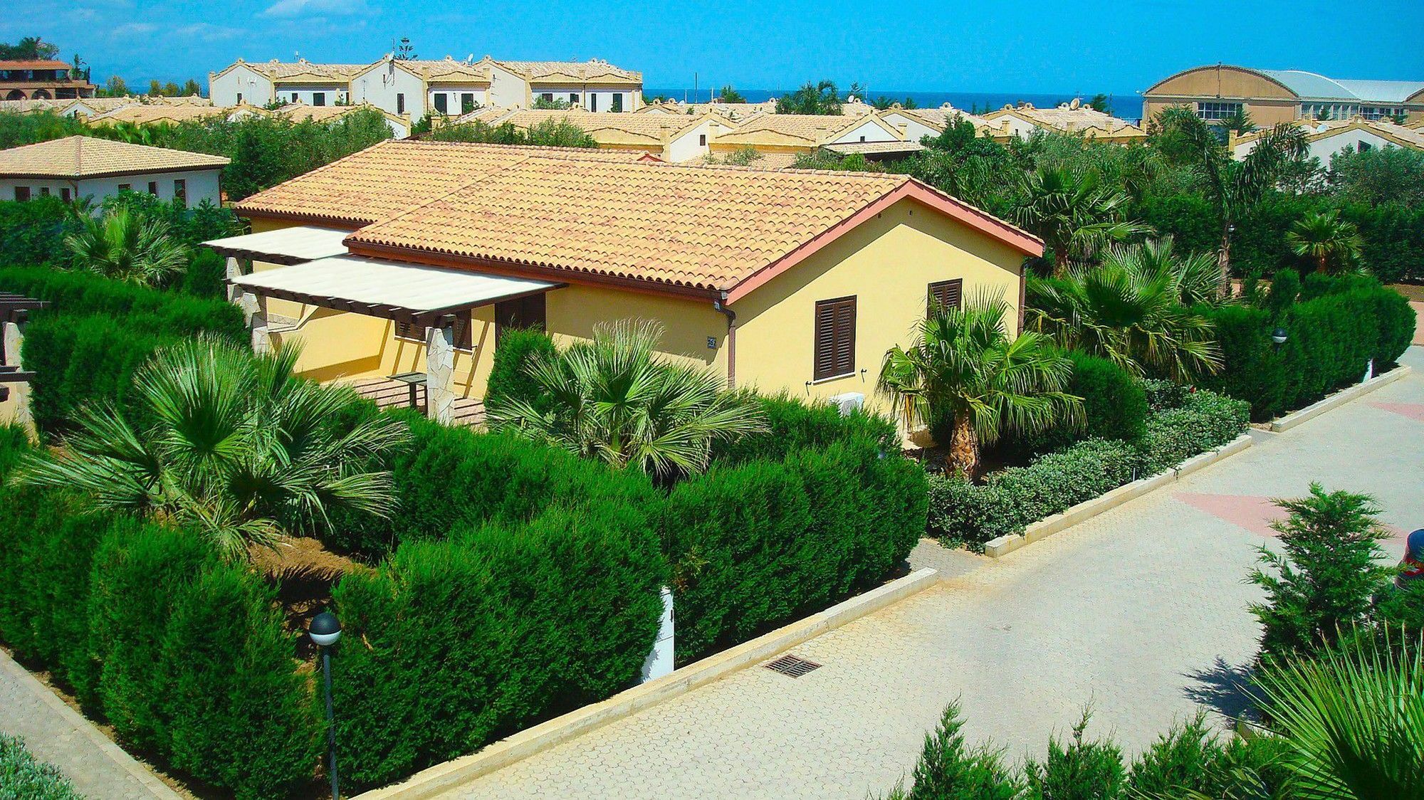 Residence Hydria Campofelice Di Roccella Exteriör bild